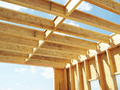 Стропильная система для крыши из деревянных двутавровых балок.